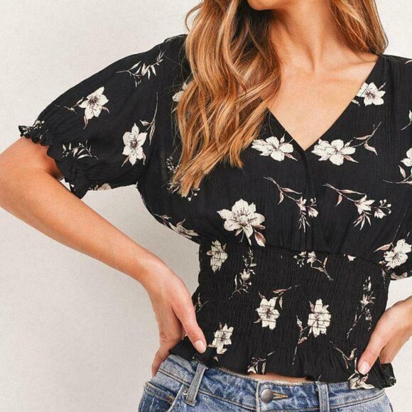Women's Floral Blouse Top Puff Sleeve Smocked Waist Black NWT - Picture 2 of 8